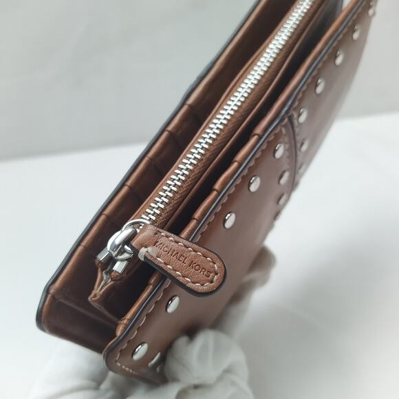 Michael Kors Altor Brown Leathe Studded Credit Card ID Window Bifold Wallet - Picture 6 of 16